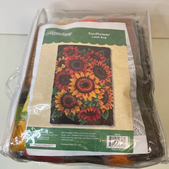 NEW Herrschners Sunflower LATCH HOOK KIT RUG COMPLETE 40” X 27” - Picture 4 of 16